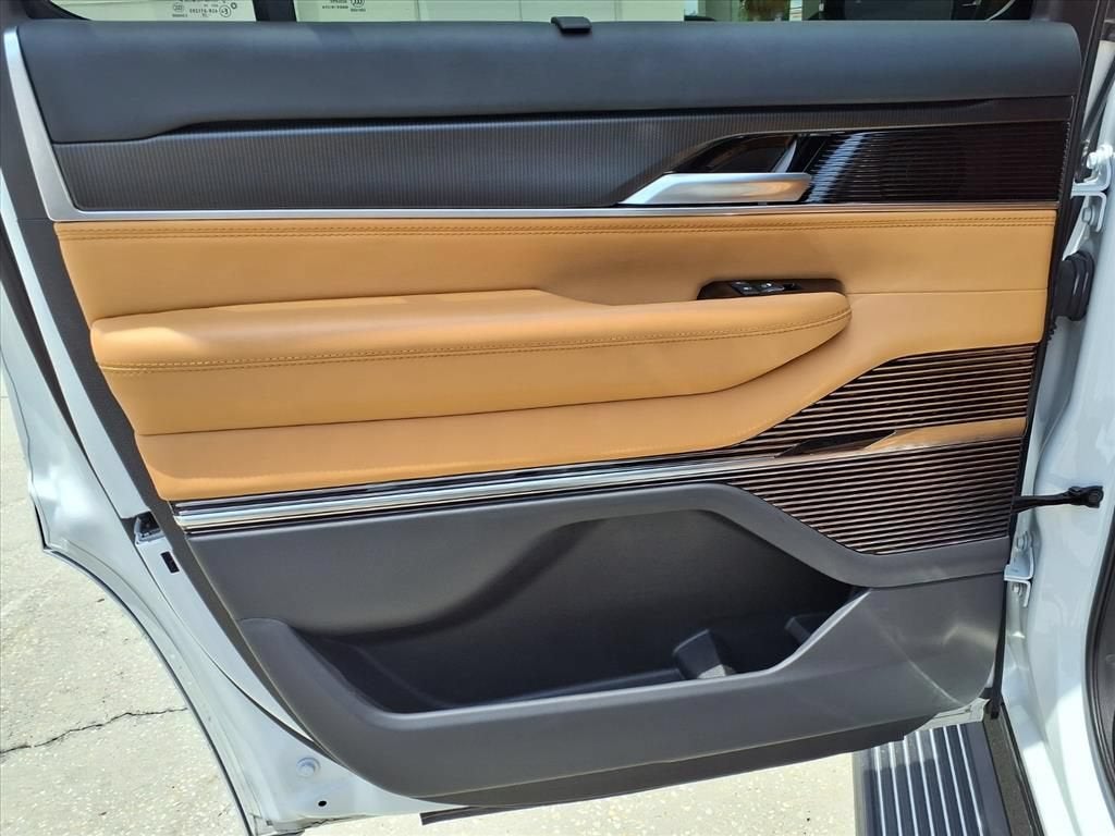2025 Jeep Grand Wagoneer Series III Obsidian