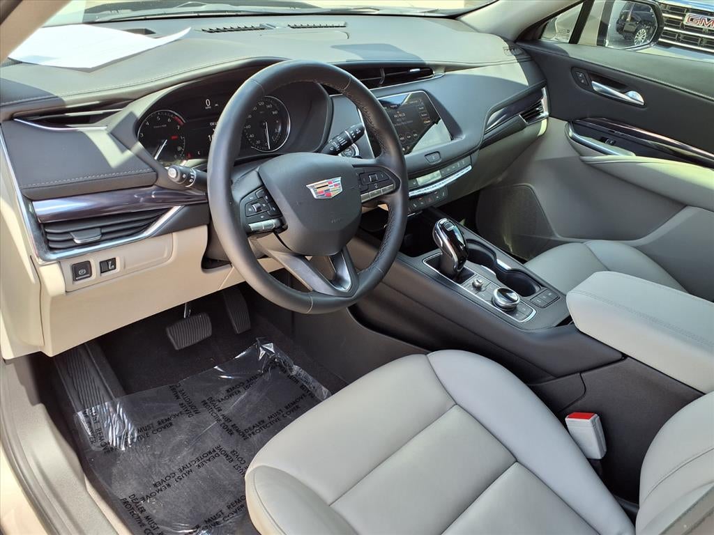 2023 Cadillac XT4 Luxury