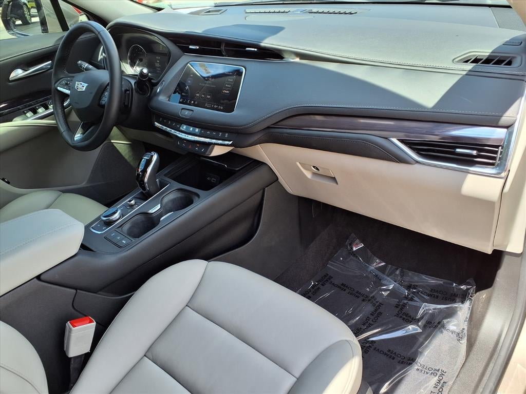 2023 Cadillac XT4 Luxury