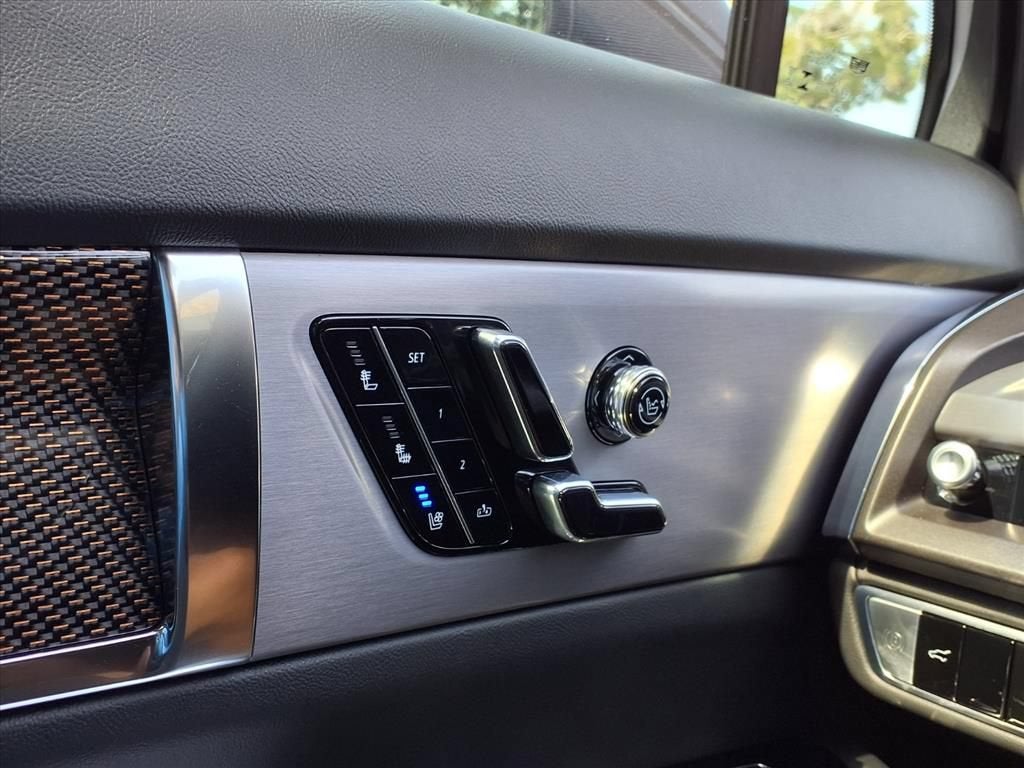 2027 Cadillac VISTIQ Luxury