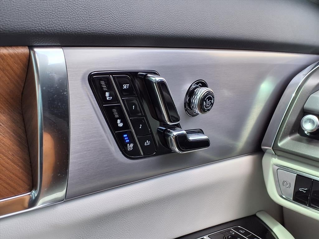 2026 Cadillac VISTIQ Luxury