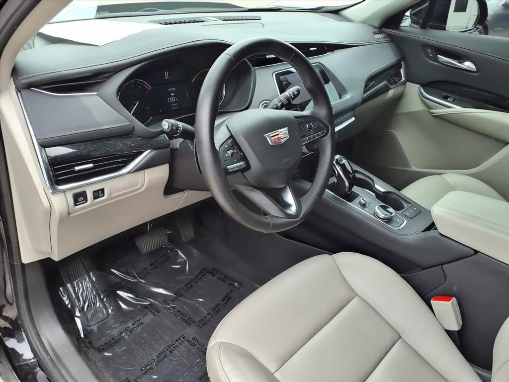 2022 Cadillac XT4 Premium Luxury