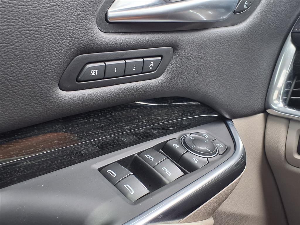 2022 Cadillac XT4 Premium Luxury