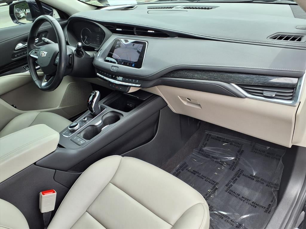 2022 Cadillac XT4 Premium Luxury
