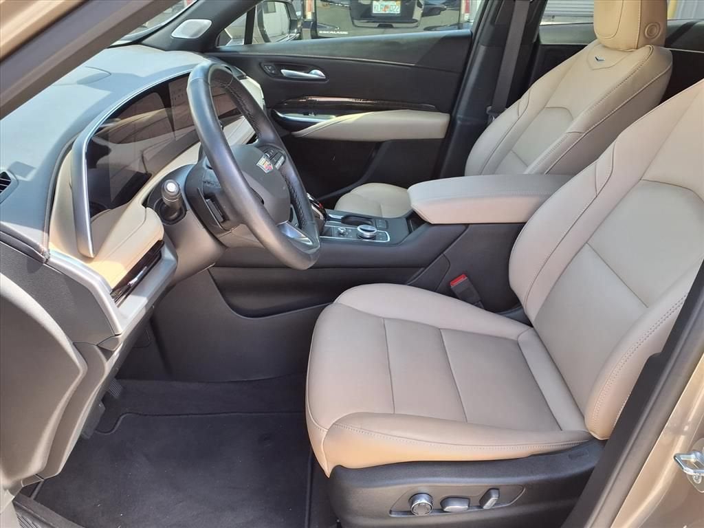 2025 Cadillac XT4 Premium Luxury