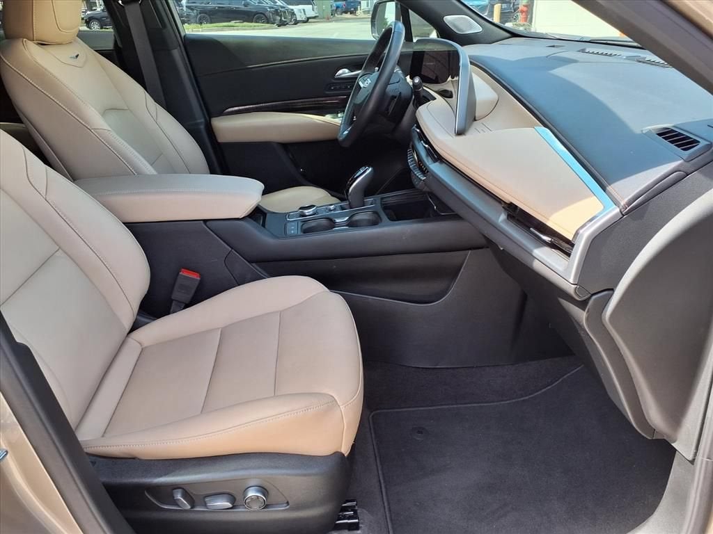 2025 Cadillac XT4 Premium Luxury