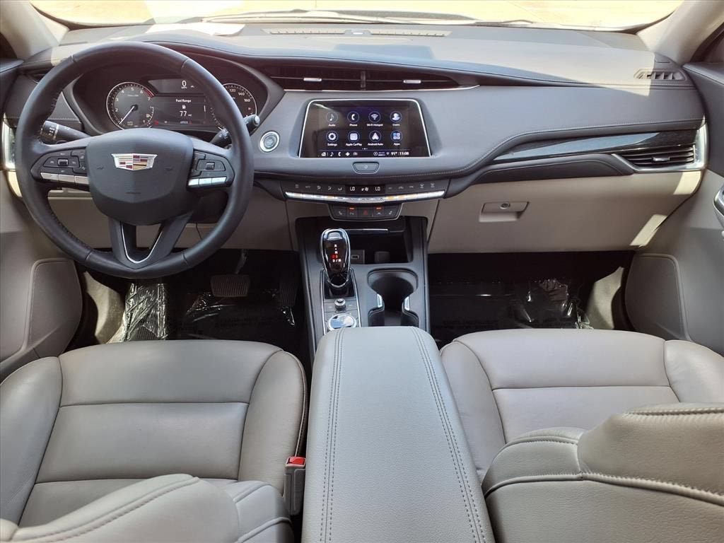 2023 Cadillac XT4 Premium Luxury