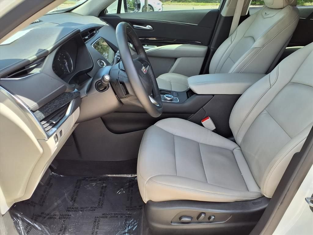 2023 Cadillac XT4 Premium Luxury