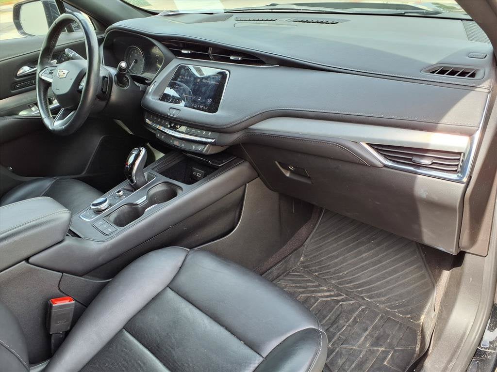 2023 Cadillac XT4 FWD Premium Luxury
