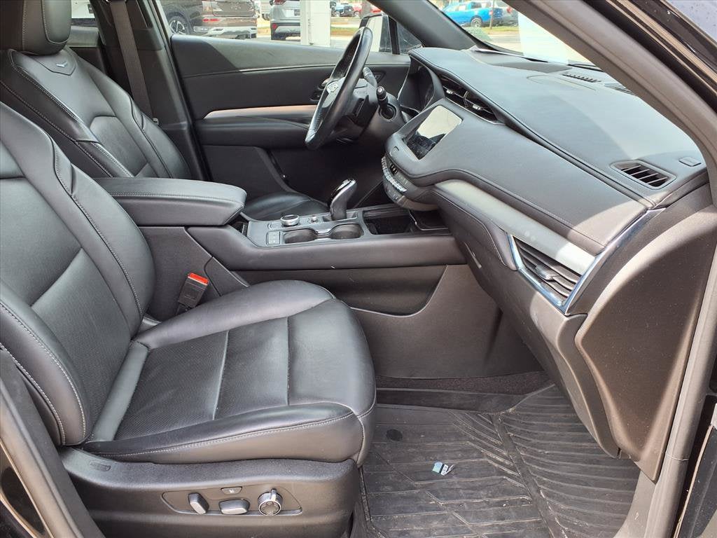 2023 Cadillac XT4 FWD Premium Luxury