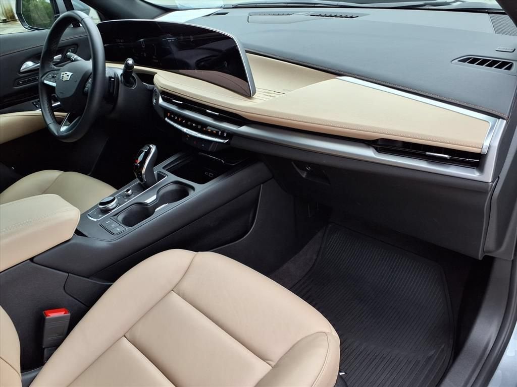 2025 Cadillac XT4 Premium Luxury