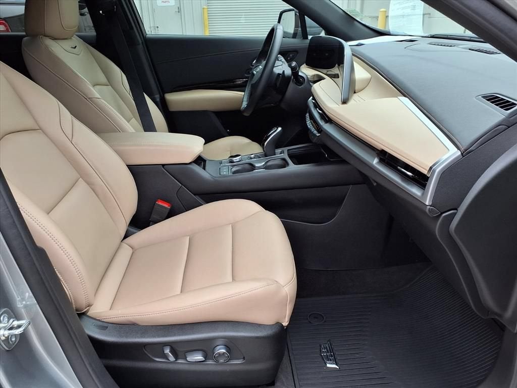 2025 Cadillac XT4 Premium Luxury