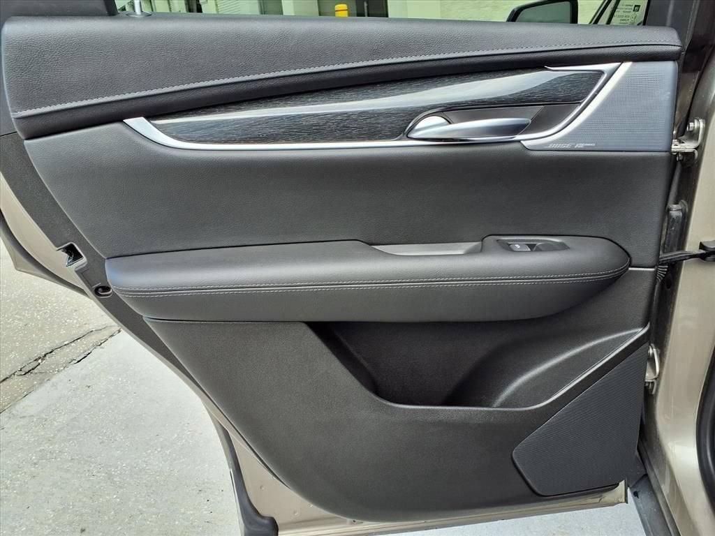 2023 Cadillac XT5 FWD Premium Luxury