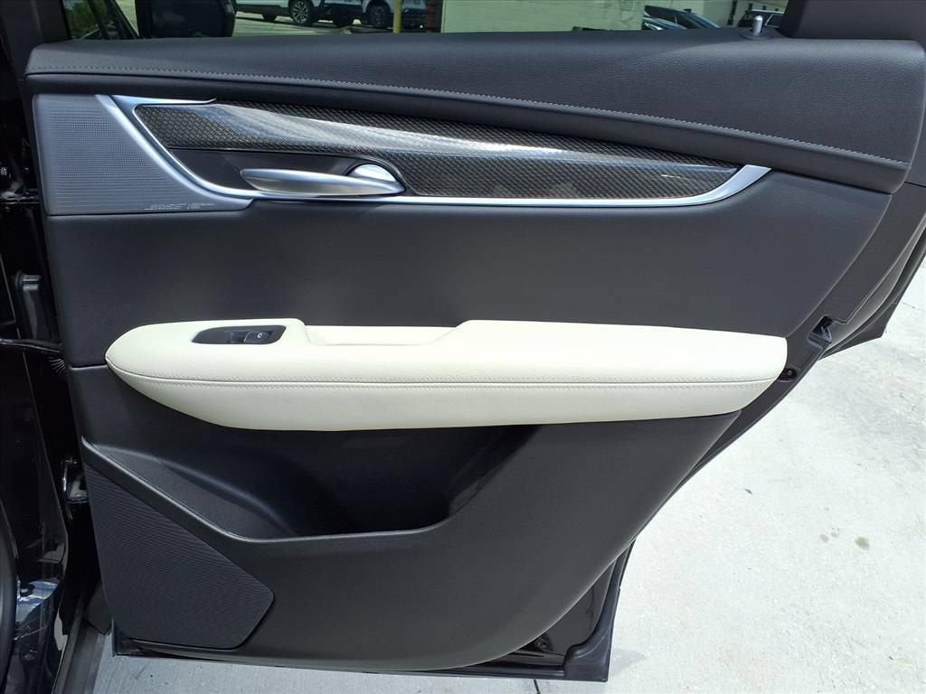 2025 Cadillac XT5 Sport