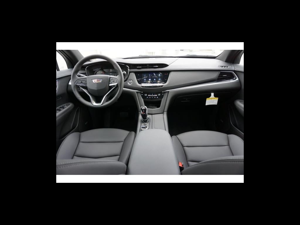 2025 Cadillac XT6 Luxury