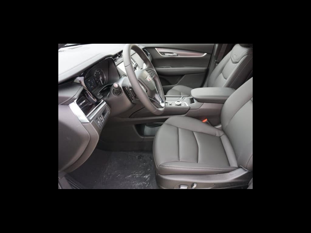 2025 Cadillac XT6 Luxury