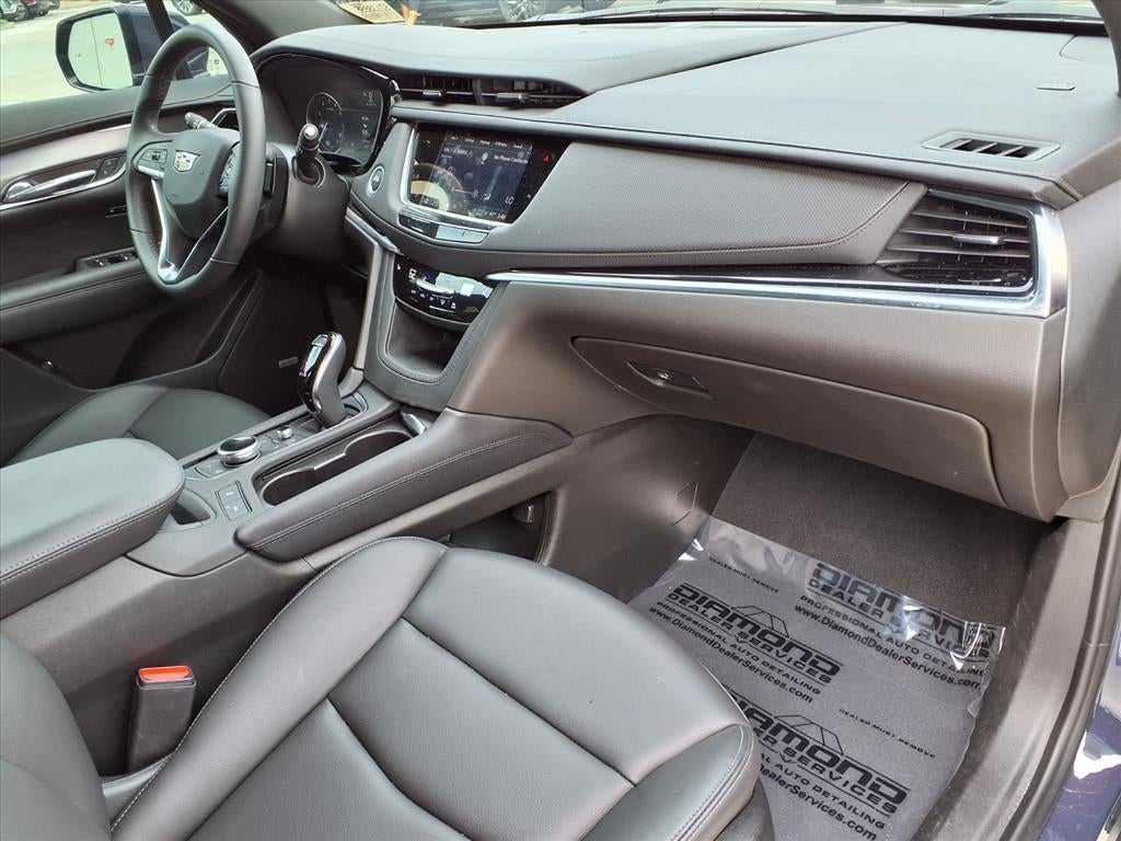 2025 Cadillac XT6 Luxury