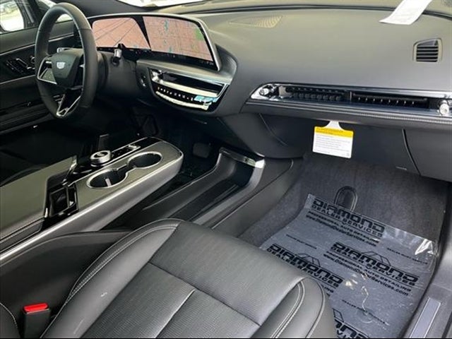 2025 Cadillac LYRIQ Luxury 1