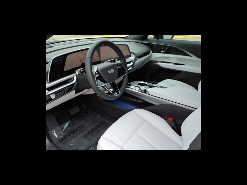 2025 Cadillac LYRIQ Luxury 1