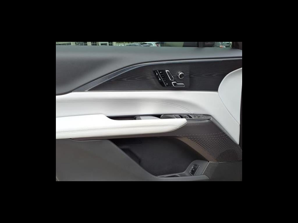 2025 Cadillac LYRIQ Luxury 1