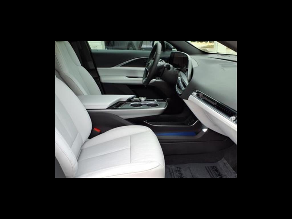 2025 Cadillac LYRIQ Luxury 1