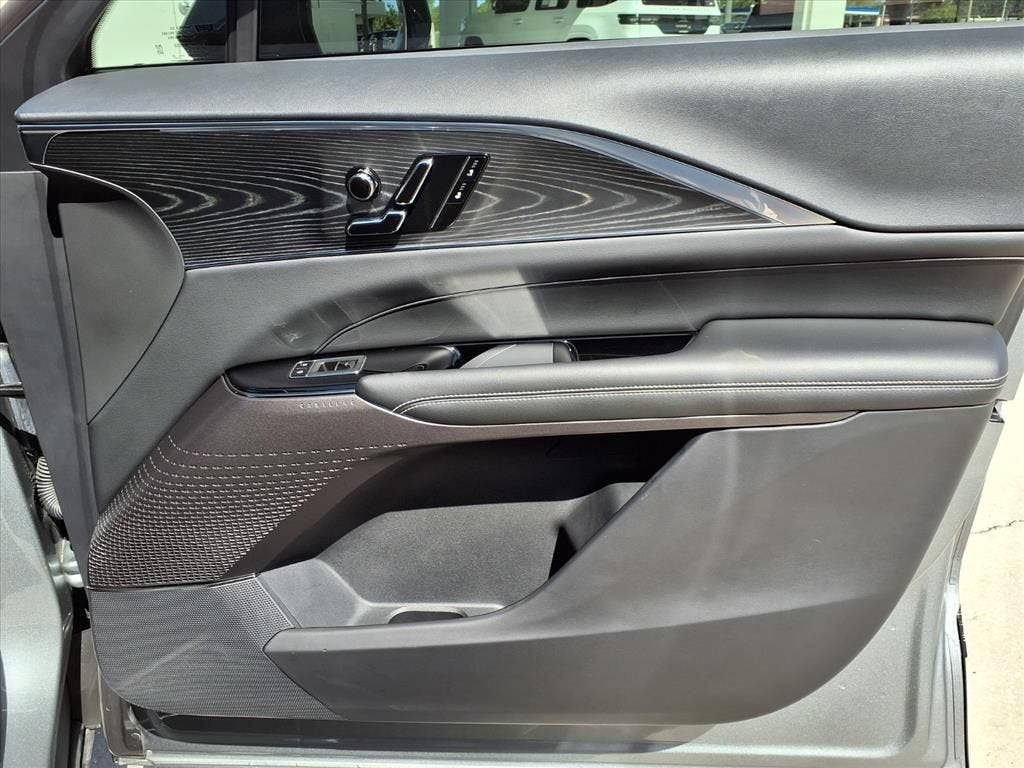 2024 Cadillac LYRIQ Luxury 1