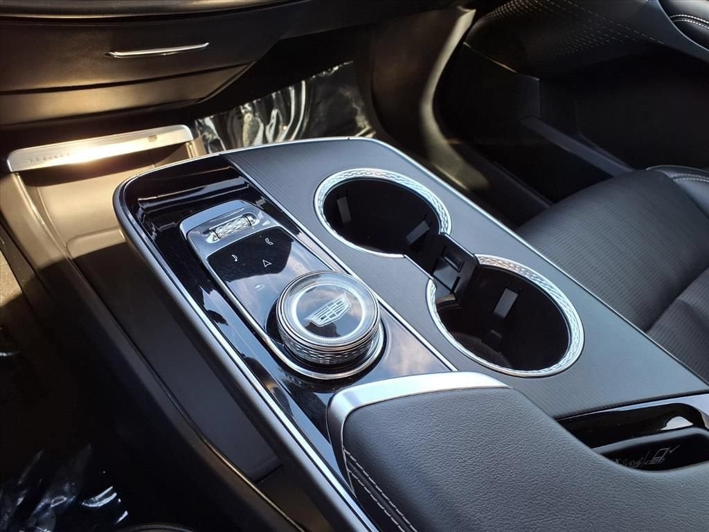 2024 Cadillac LYRIQ Luxury 1