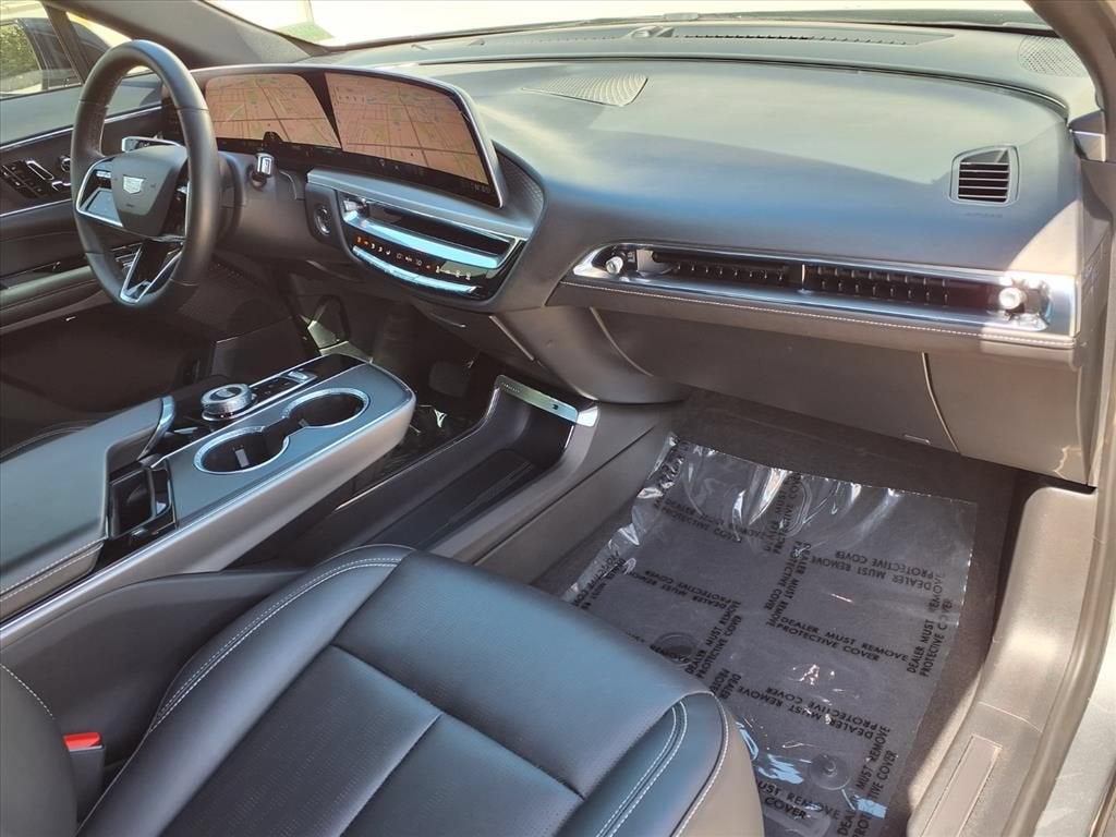 2024 Cadillac LYRIQ Luxury 1