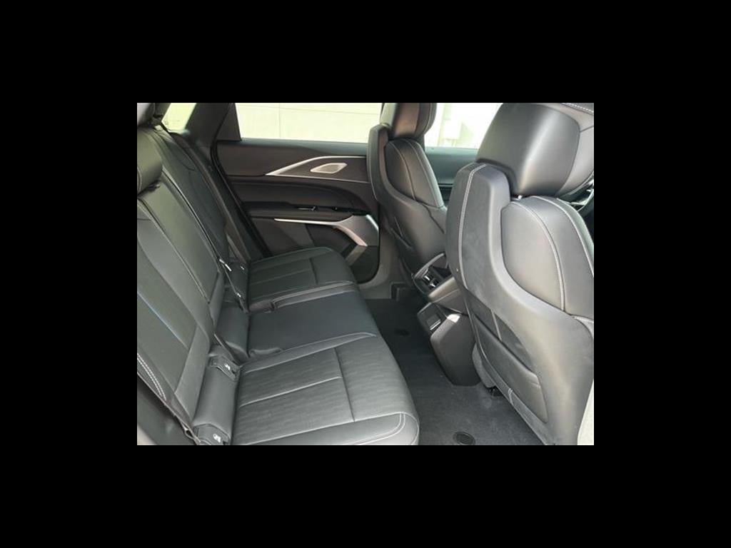 2025 Cadillac LYRIQ Luxury 2