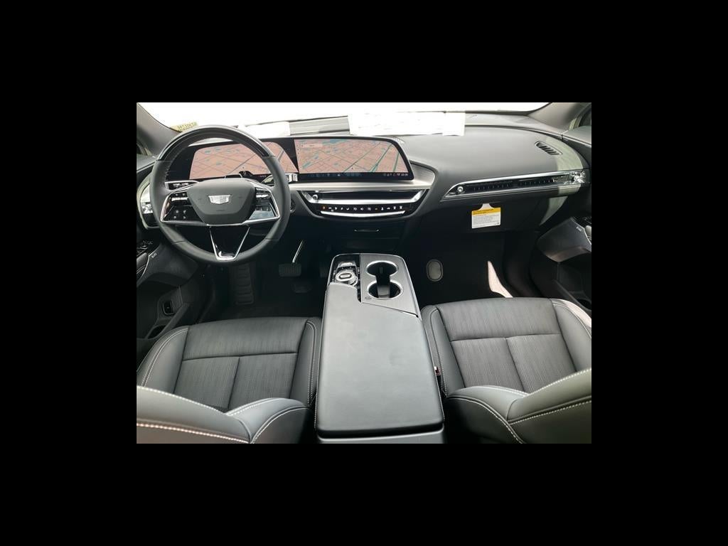 2025 Cadillac LYRIQ Luxury 2