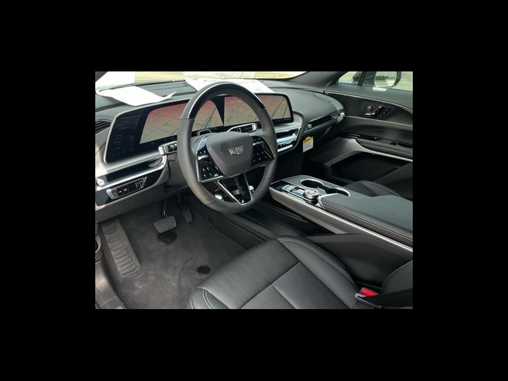 2025 Cadillac LYRIQ Luxury 2