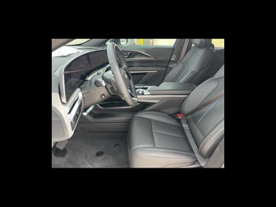 2025 Cadillac LYRIQ Luxury 2