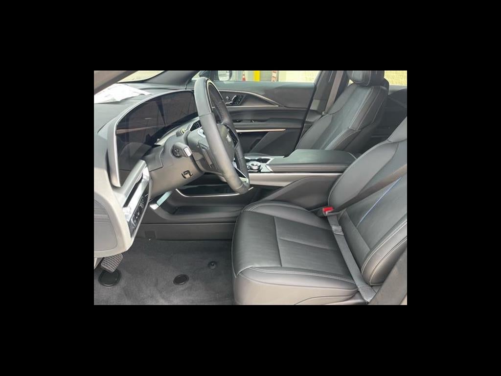 2025 Cadillac LYRIQ Luxury 2