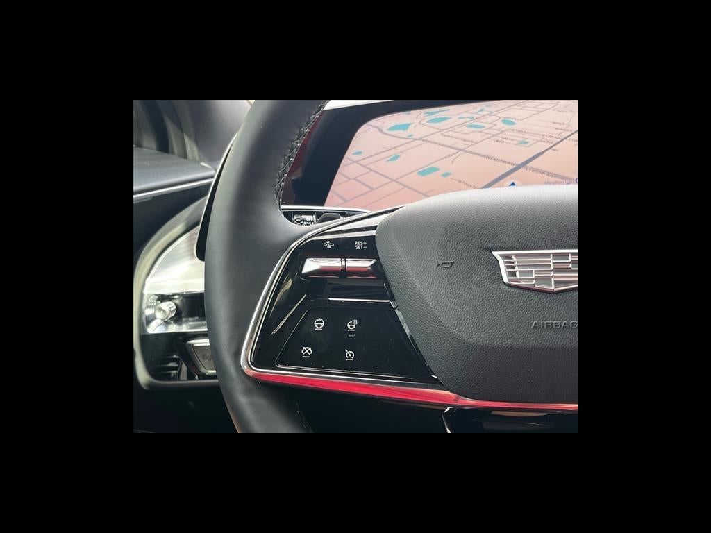 2025 Cadillac LYRIQ Luxury 2