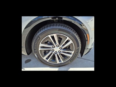 2025 Cadillac LYRIQ Luxury 2