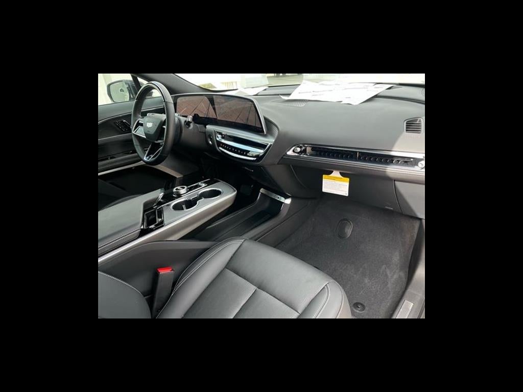 2025 Cadillac LYRIQ Luxury 2