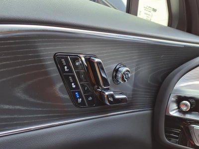 2025 Cadillac LYRIQ Luxury 3