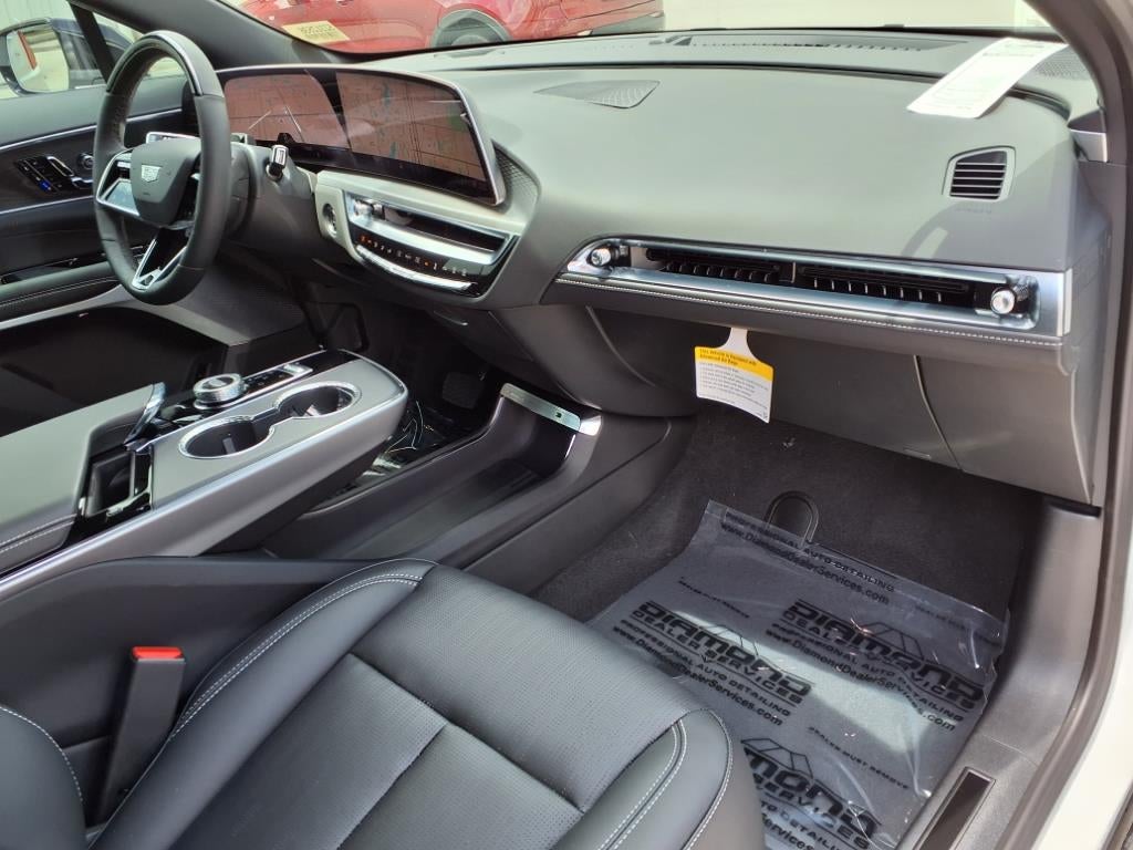 2025 Cadillac LYRIQ Luxury 3