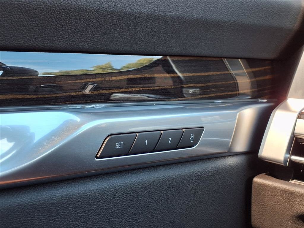 2025 Cadillac Escalade Luxury