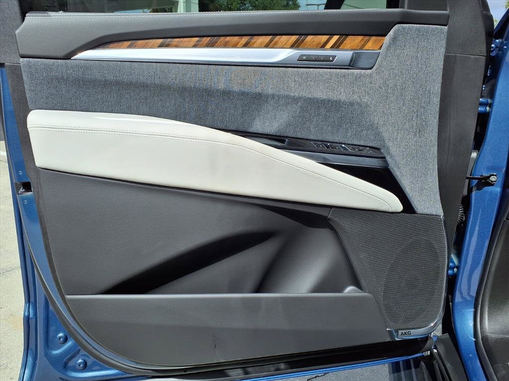 2027 Cadillac Escalade ESV 4WD Platinum Sport