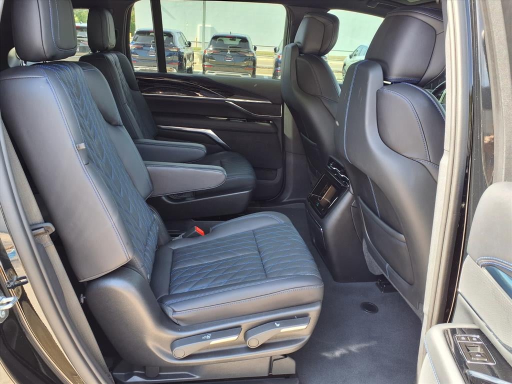 2025 Cadillac ESCALADE IQ Sport 1