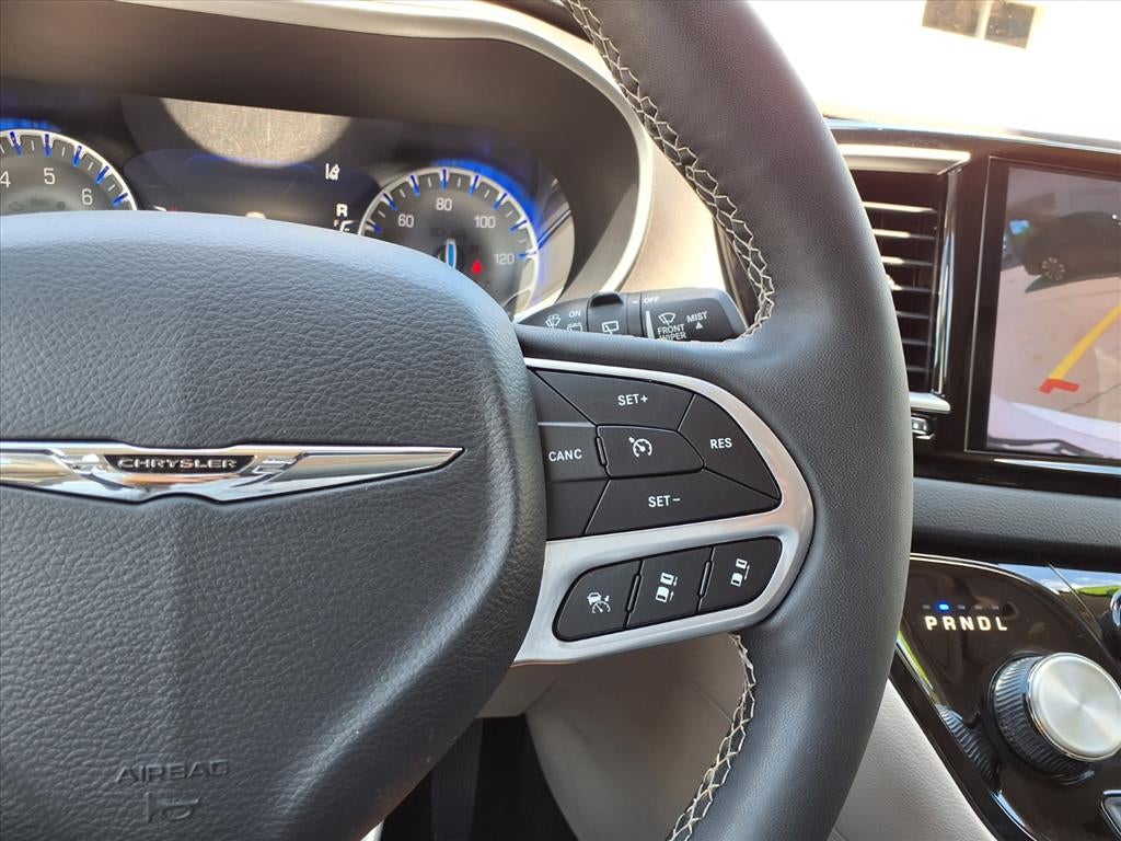 2023 Chrysler Pacifica Touring L - Photo 24