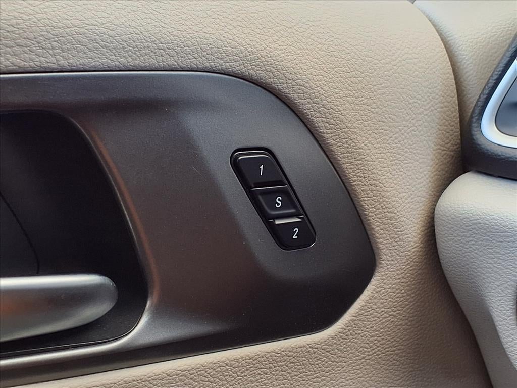 2023 Chrysler Pacifica Touring L - Photo 28