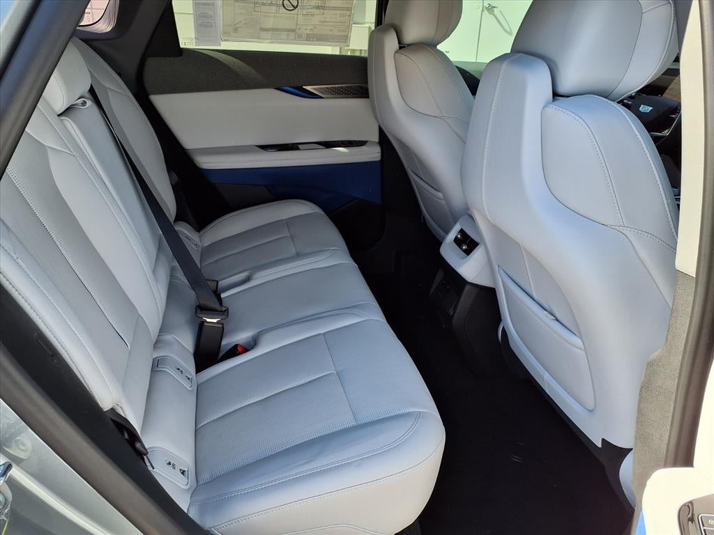 2025 Cadillac OPTIQ Luxury 2