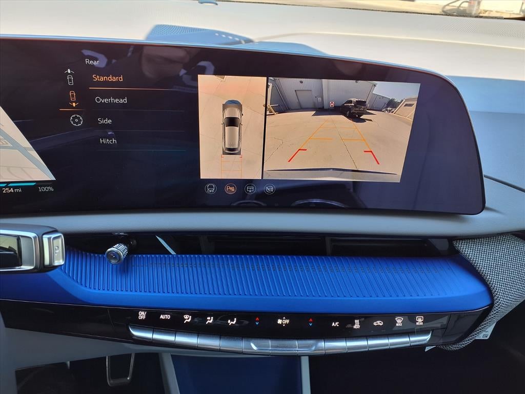 2025 Cadillac OPTIQ Luxury 2