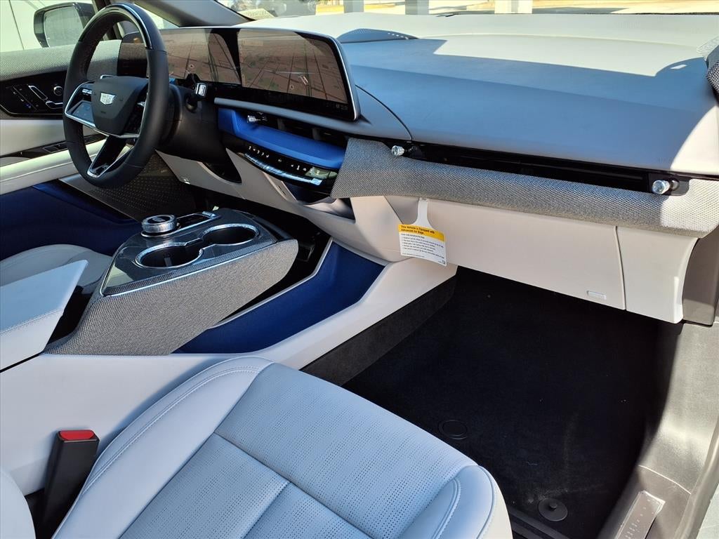 2025 Cadillac OPTIQ Luxury 2