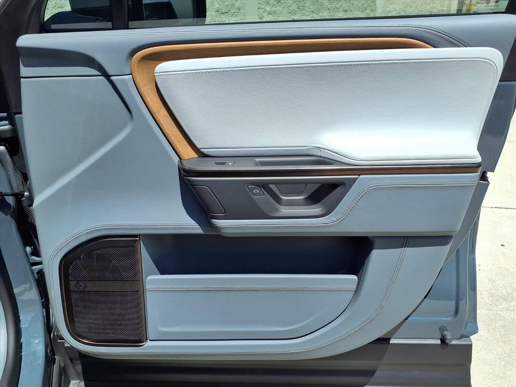 2025 Rivian R1S Ascend - Photo 11