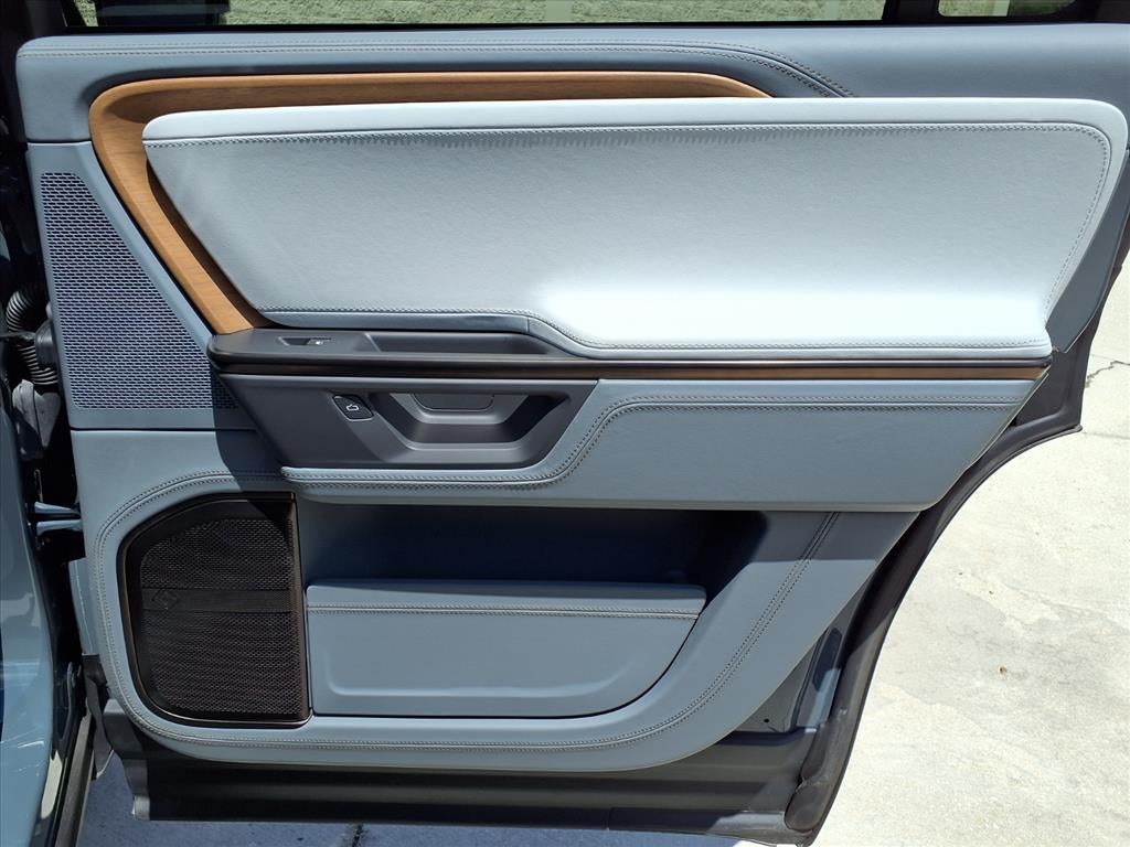 2025 Rivian R1S Ascend - Photo 12