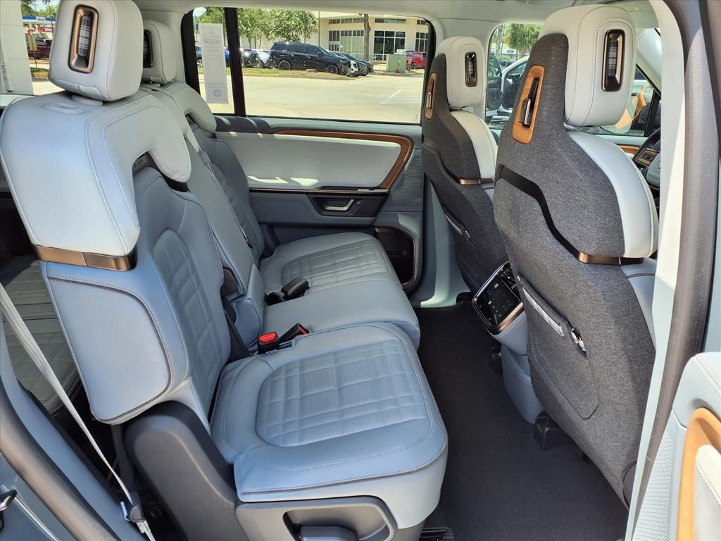 2025 Rivian R1S Ascend - Photo 13