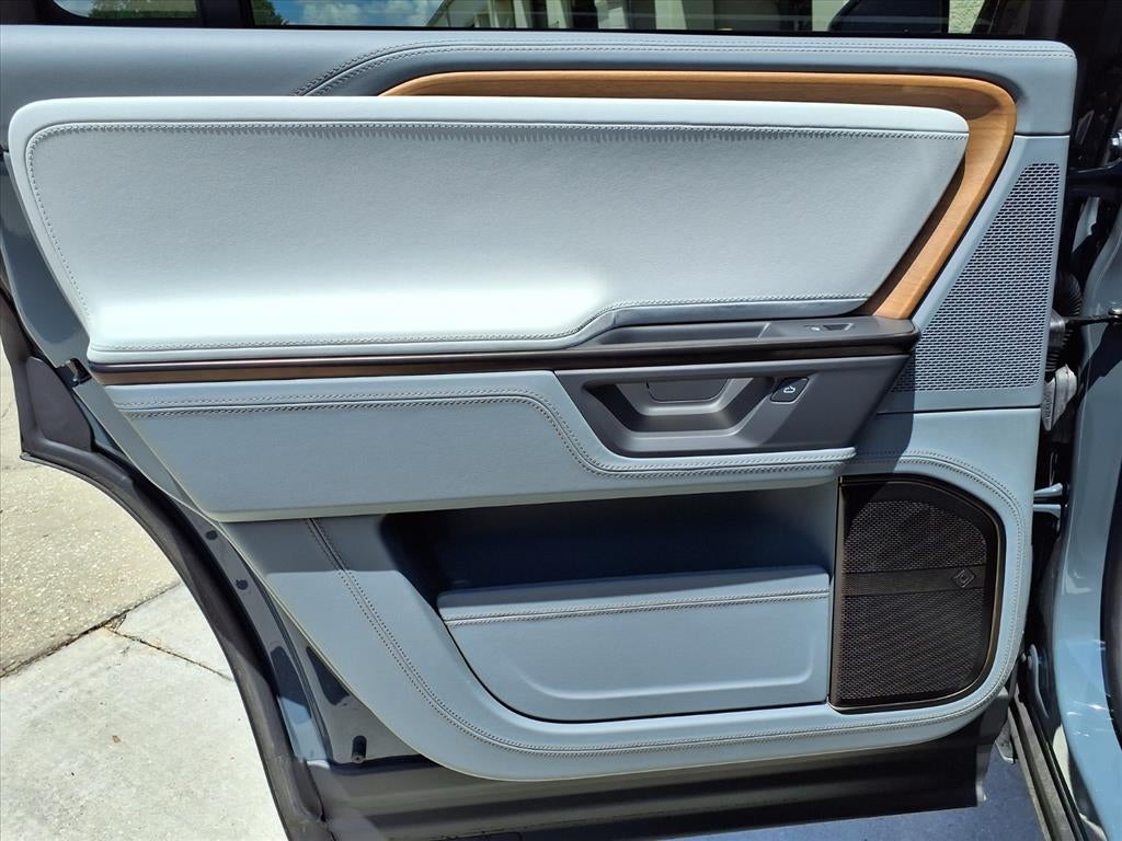 2025 Rivian R1S Ascend - Photo 18